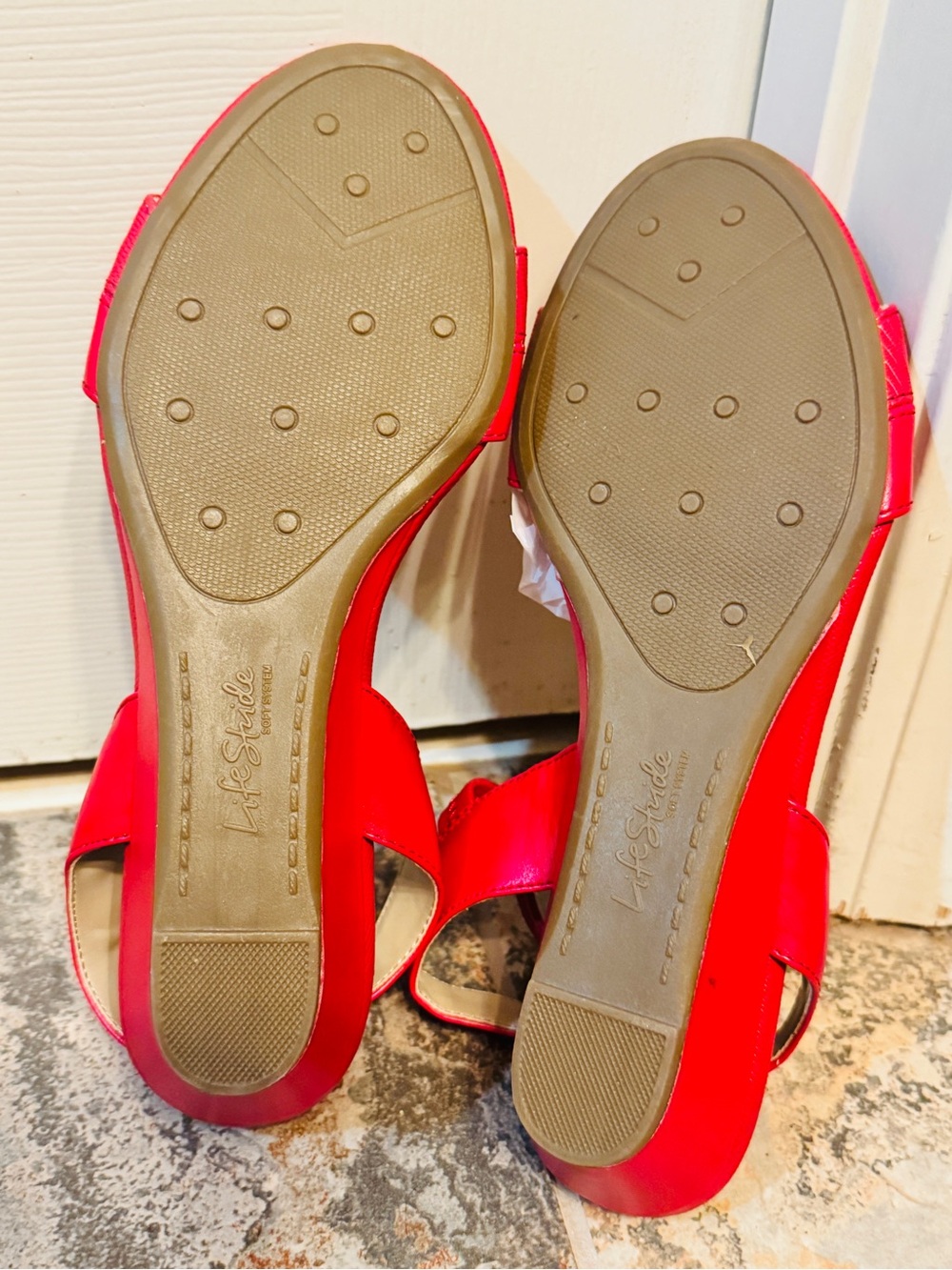 NWOB!! Lovely and Comfy Life Stride Red Women's Stretchy Wedge Sandals! - Picture 12 of 14